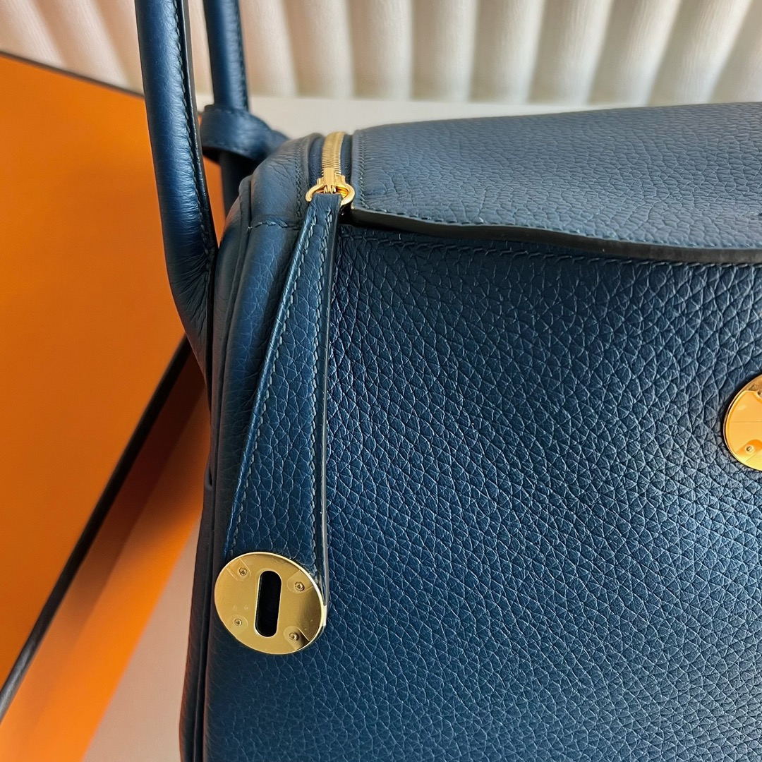 愛馬仕包包泰國旗艦店Hermes Lindy 26 Clemence S4 Deep Blue深邃藍金色五金-Qatar Kuwait Hermes Birkin Kelly Lindy bag 愛馬仕包包泰國旗艦店Hermes Lindy 26 Clemence S4 Deep Blue深邃藍金色五金