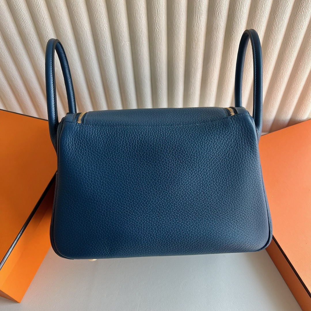 愛馬仕包包泰國旗艦店Hermes Lindy 26 Clemence S4 Deep Blue深邃藍金色五金-Qatar Kuwait Hermes Birkin Kelly Lindy bag 愛馬仕包包泰國旗艦店Hermes Lindy 26 Clemence S4 Deep Blue深邃藍金色五金