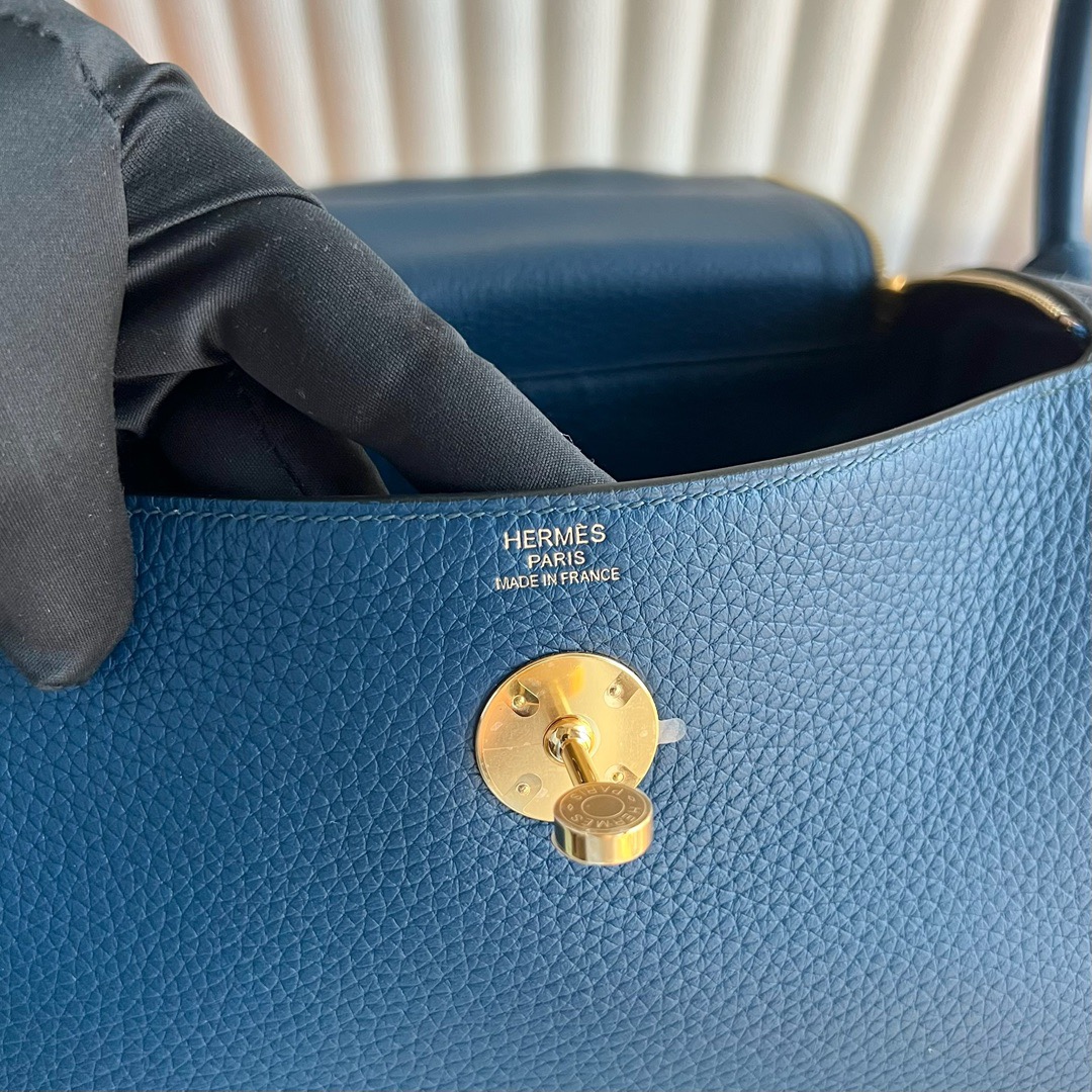 愛馬仕包包泰國旗艦店Hermes Lindy 26 Clemence S4 Deep Blue深邃藍金色五金-Qatar Kuwait Hermes Birkin Kelly Lindy bag 愛馬仕包包泰國旗艦店Hermes Lindy 26 Clemence S4 Deep Blue深邃藍金色五金