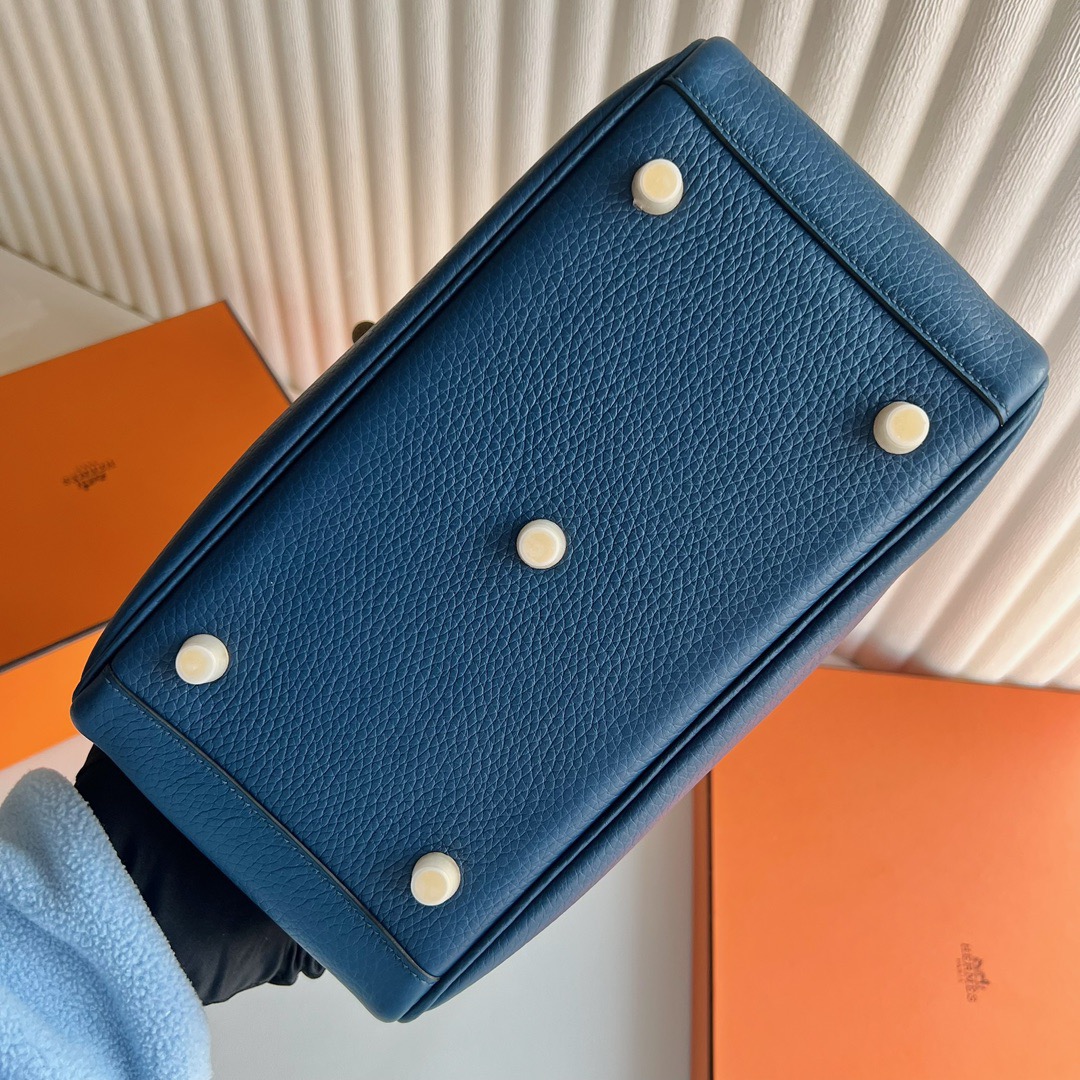 愛馬仕包包泰國旗艦店Hermes Lindy 26 Clemence S4 Deep Blue深邃藍金色五金-Qatar Kuwait Hermes Birkin Kelly Lindy bag 愛馬仕包包泰國旗艦店Hermes Lindy 26 Clemence S4 Deep Blue深邃藍金色五金