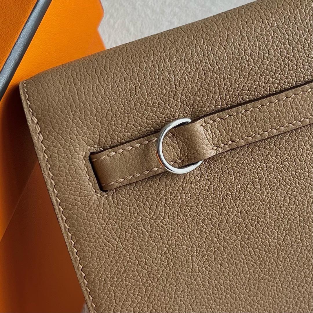 愛馬仕跳舞包正價多少錢 Hermes Kelly danse Evercolor 0M Chai 奶茶色銀色五金