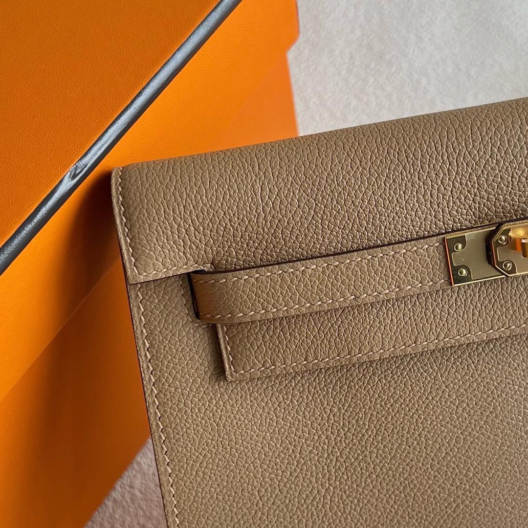 愛馬仕跳舞包香港多少錢 Hermes Kelly danse Evercolor 0M Chai 奶茶色 金色五金