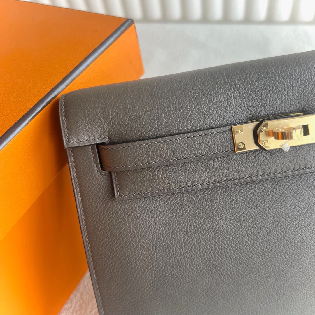愛馬仕跳舞包怎麼背 Hermes Kelly danse Evercolor 8F Etain 錫器灰金色五金