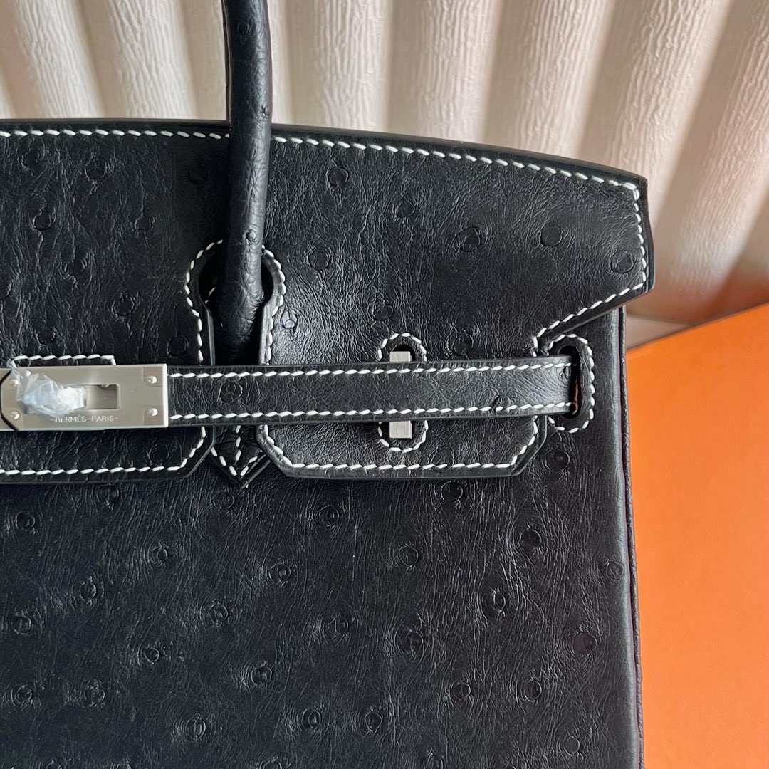 愛馬仕鴕鳥皮鉑金女包價格 Hermes Birkin 25 原廠南非鴕鳥皮黑色走白色線馬蹄印拉丝銀色五金