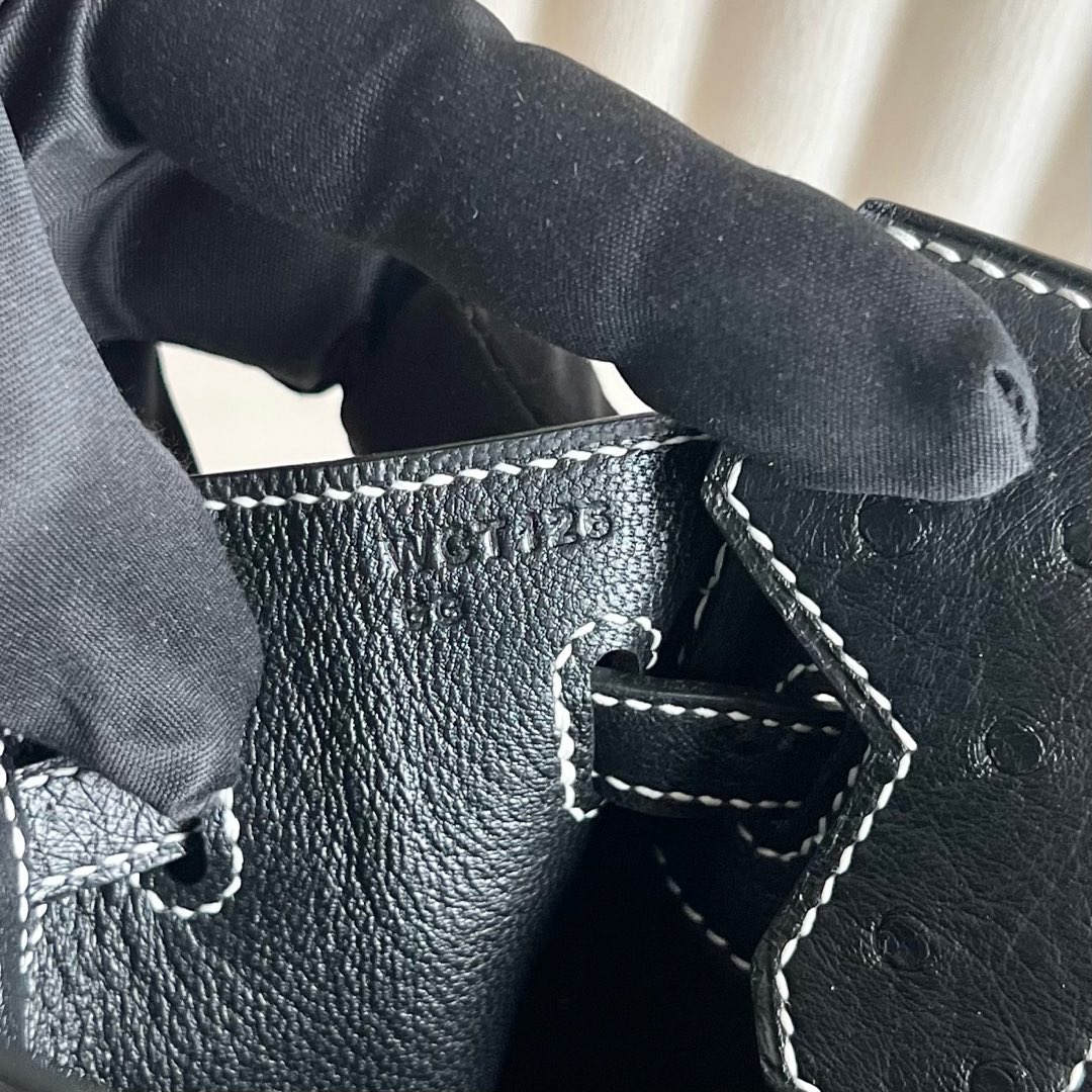 愛馬仕鴕鳥皮鉑金女包價格 Hermes Birkin 25 原廠南非鴕鳥皮黑色走白色線馬蹄印拉丝銀色五金