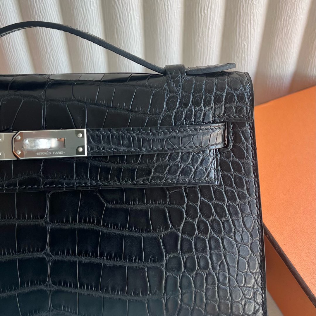 愛馬仕凱莉迷你款價格 Hermes Kelly Pochette 霧面“口“方塊美洲鱷魚皮CK89 Noir黑色銀色五金
