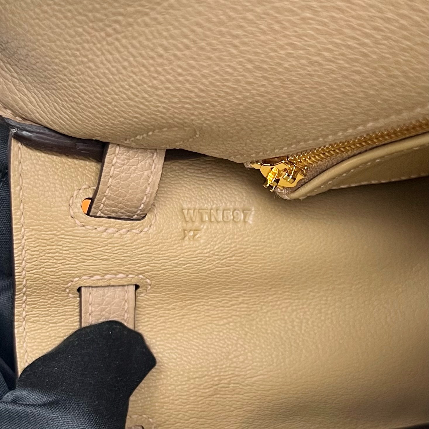 愛馬仕凱莉包是什麼價格 Hermes Kelly Retourne 25 Togo 0M Chai 奶茶色金色五金
