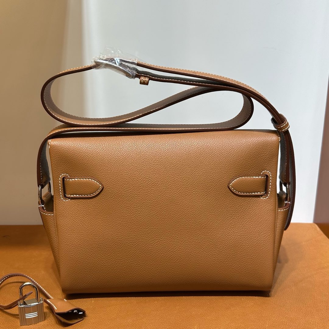 愛馬仕郵差包專櫃價格多少錢 Hermes Kelly Messenger Evercolor CK37 Gold金棕色 銀色五金