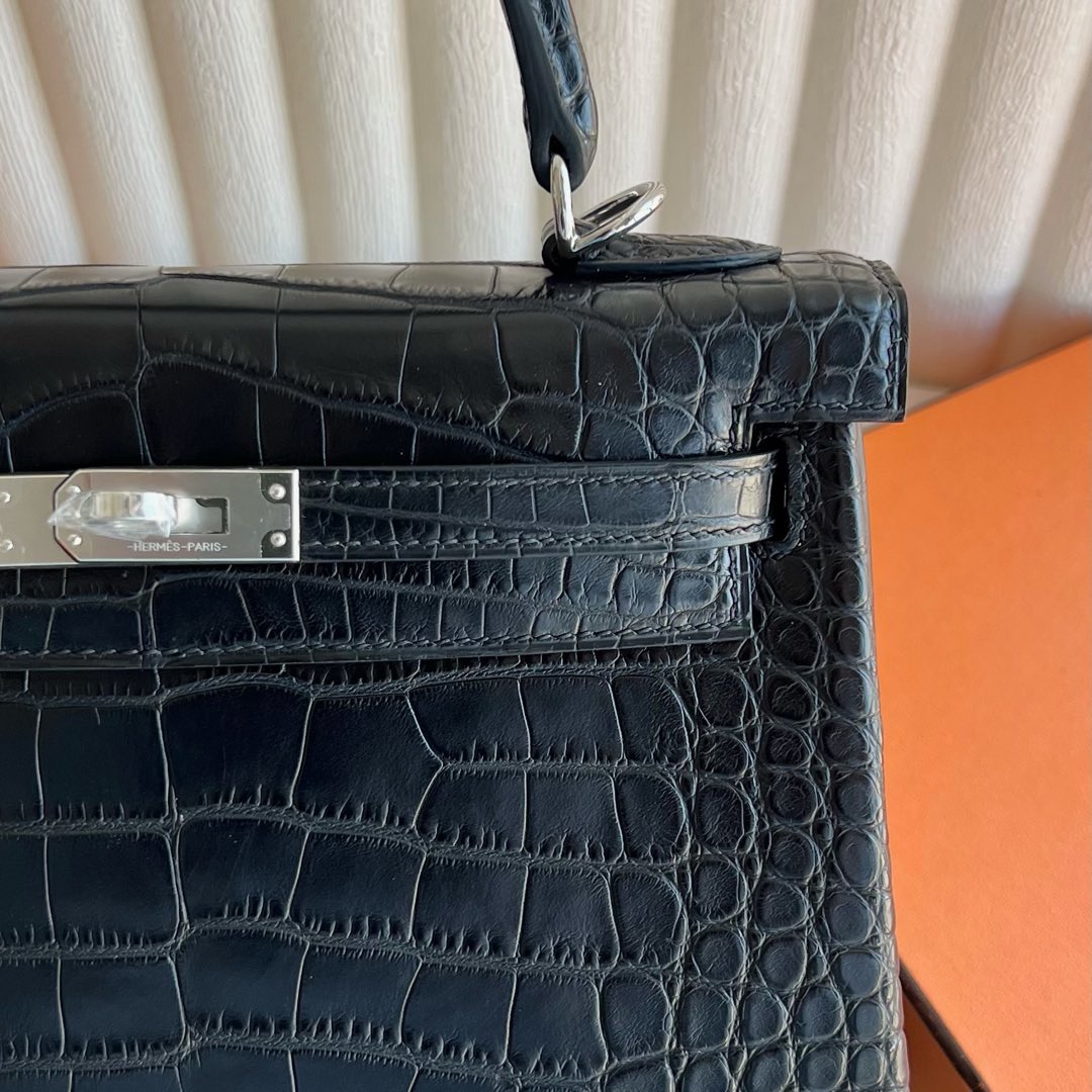 愛馬仕凱莉包包圖片 Hermes Kelly Retourne 25 霧面“口“方塊美洲鱷魚皮 Noir黑色銀色五金