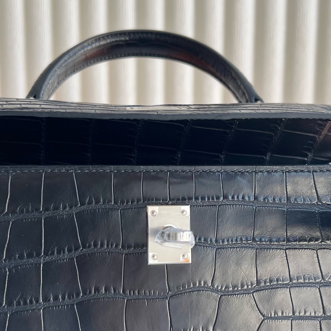 愛馬仕凱莉包包圖片 Hermes Kelly Retourne 25 霧面“口“方塊美洲鱷魚皮 Noir黑色銀色五金