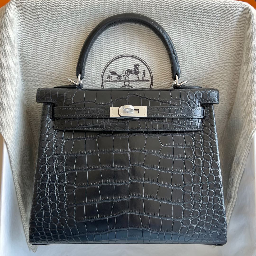 愛馬仕凱莉包包圖片 Hermes Kelly Retourne 25 霧面“口“方塊美洲鱷魚皮 Noir黑色銀色五金