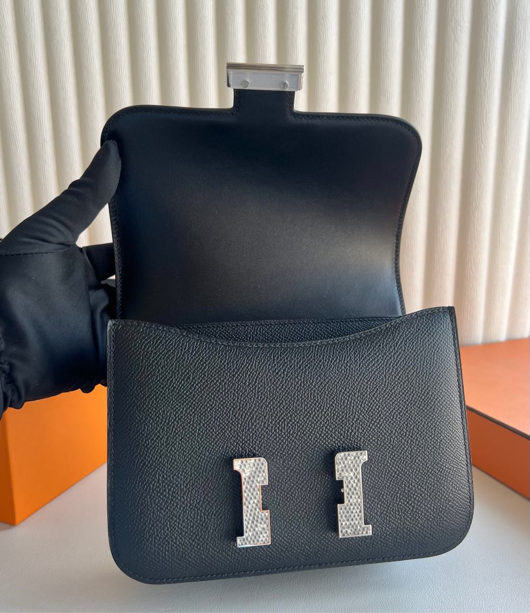 愛馬仕康康刻印2025年份Hermes Constance 18 Epsom 黑色拼1B Ombre自然色蜥蜴皮五金