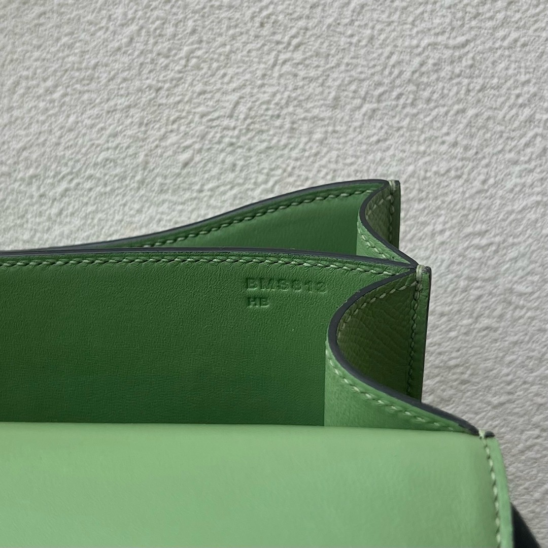 愛馬仕康康包款式圖片 Hermes Constance 18 Epsom Vert Criquet 牛油果绿 Crocodile+蜥蜴扣