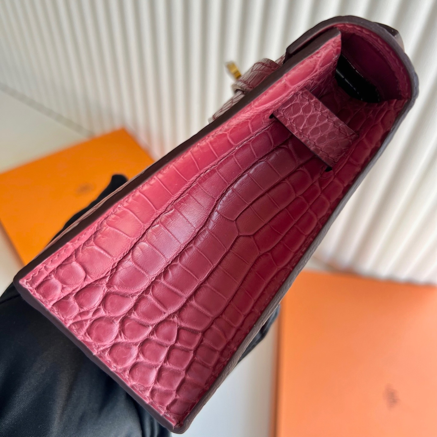 愛馬仕凱莉迷你包包澳大利亞價格 Hermes Kelly Pochette 霧面“口“方塊美洲鱷魚G5 Bois de Rose 乾枯玫瑰粉