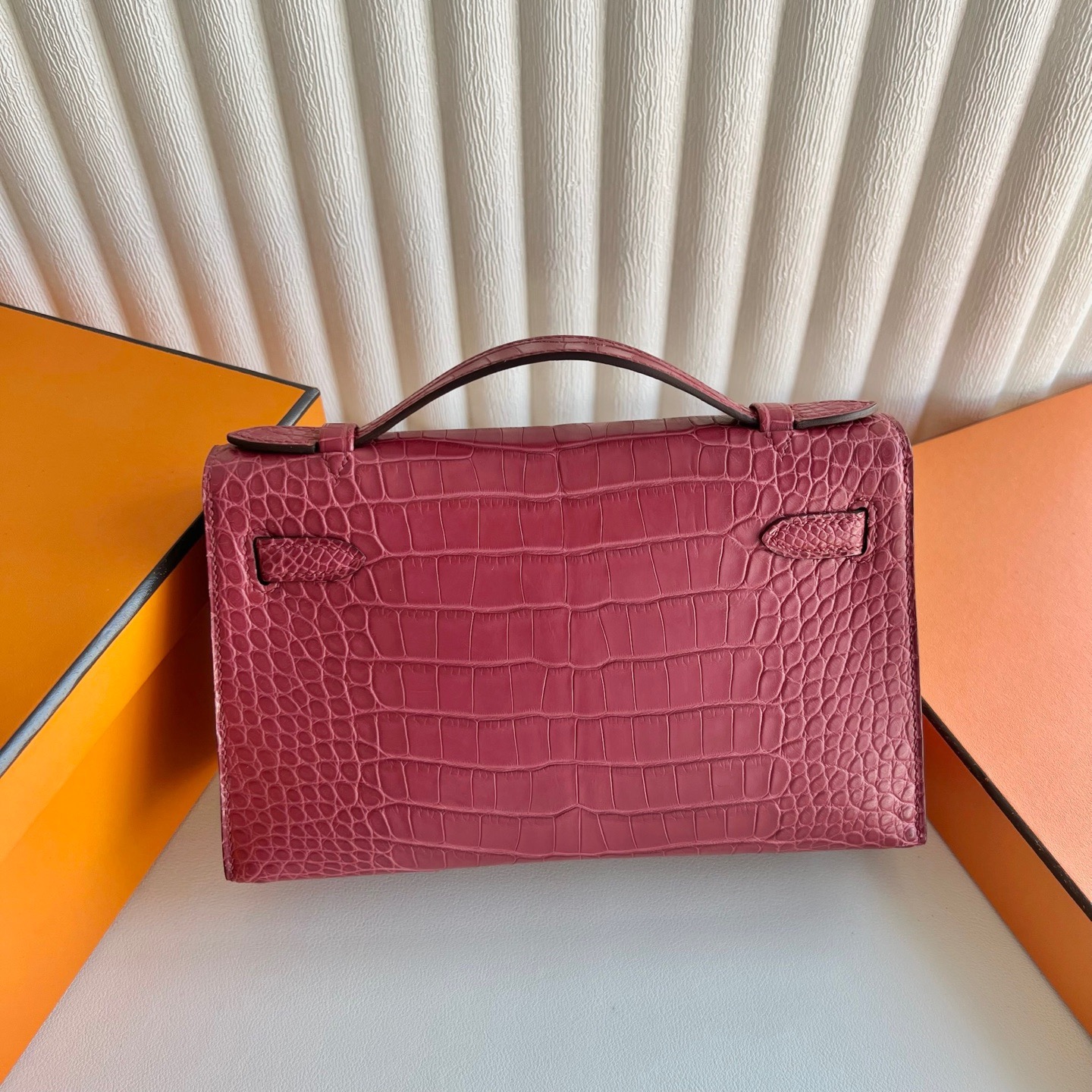 愛馬仕凱莉迷你包包澳大利亞價格 Hermes Kelly Pochette 霧面“口“方塊美洲鱷魚G5 Bois de Rose 乾枯玫瑰粉