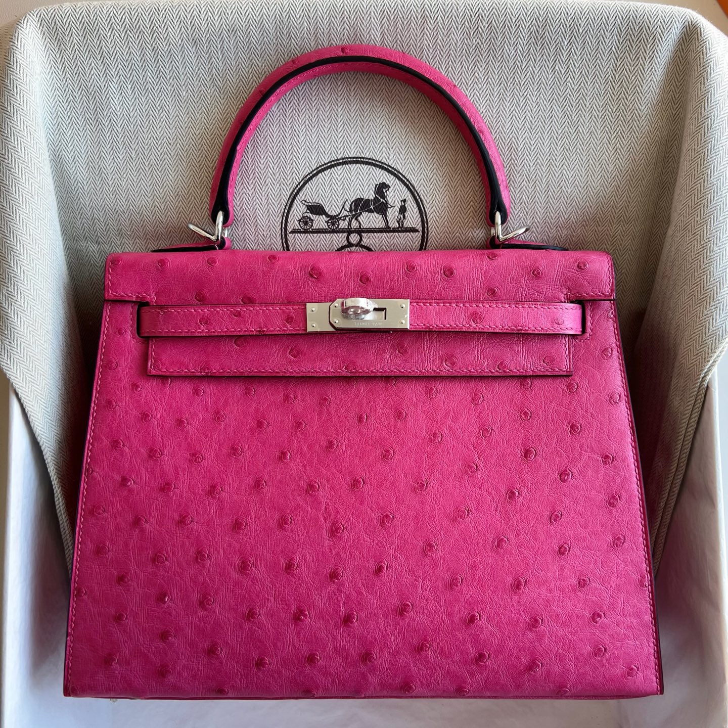 愛馬仕凱莉包官網越南價格 Hermes Kelly Sellier 25 Ostrich Klein Karoo鴕鳥皮Rose Tyrien糖果粉