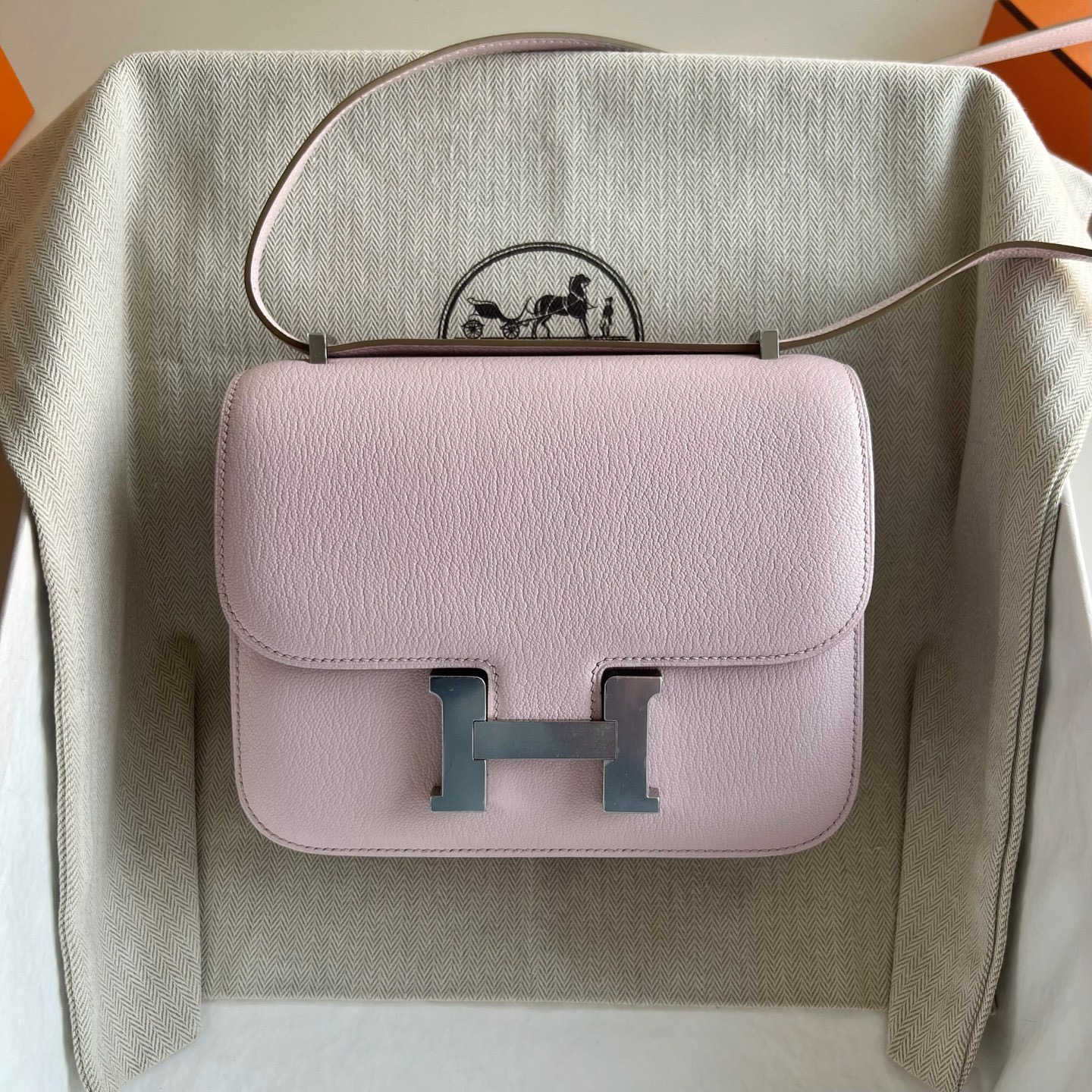 愛馬仕空姐包香港價格Hermes Constance 1-18 山羊皮鏡子款 Mauve Pale夢幻粉紫