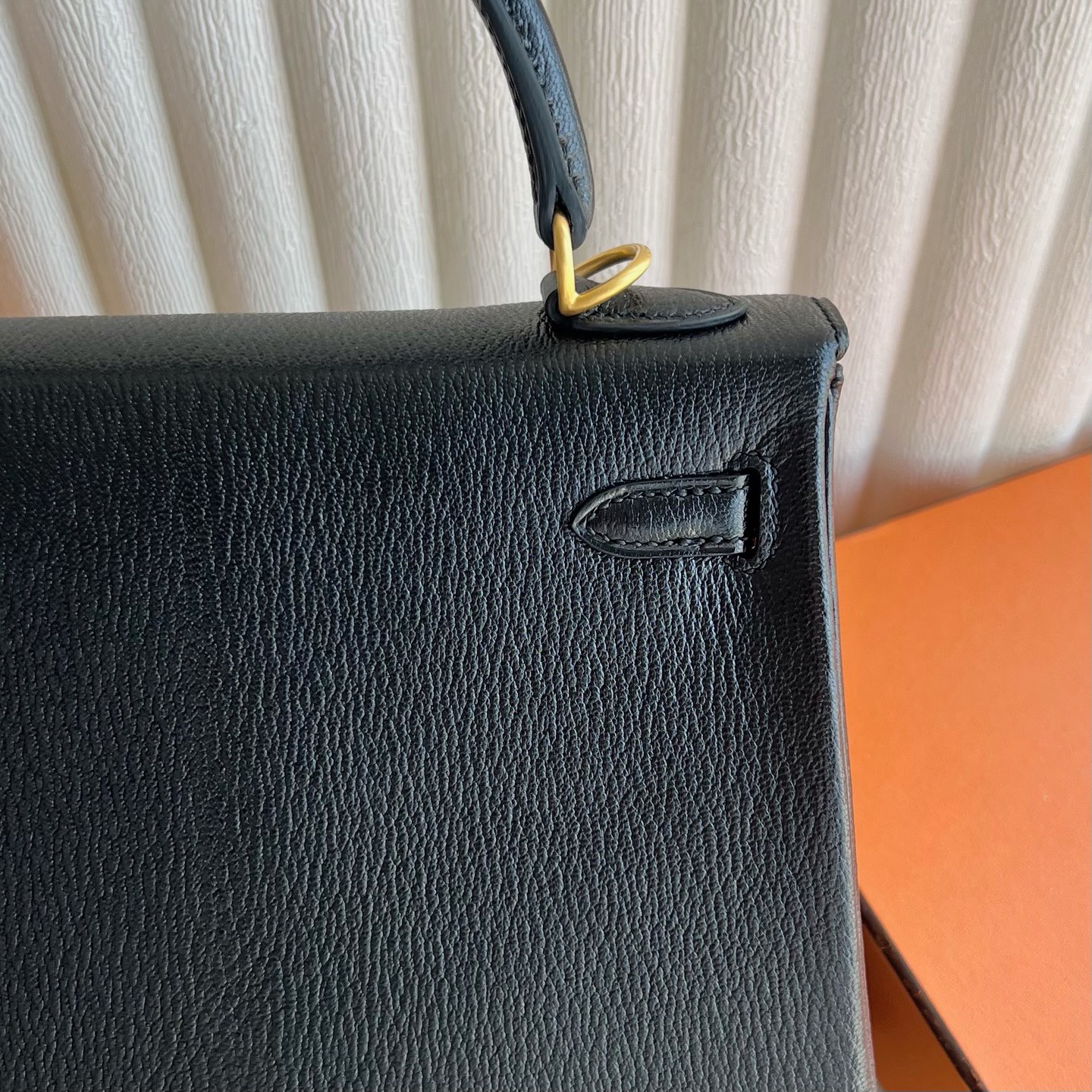 愛馬仕凱莉女包標誌在哪 Hermes Kelly Retourne 25 山羊皮黑色內拼 Rose Sakura新粉色 磨砂金扣-Qatar Kuwait Hermes Birkin Kelly Lindy bag 愛馬仕凱莉女包標誌在哪 Hermes Kelly Retourne 25 山羊皮黑色內拼 Rose Sakura新粉色 磨砂金扣