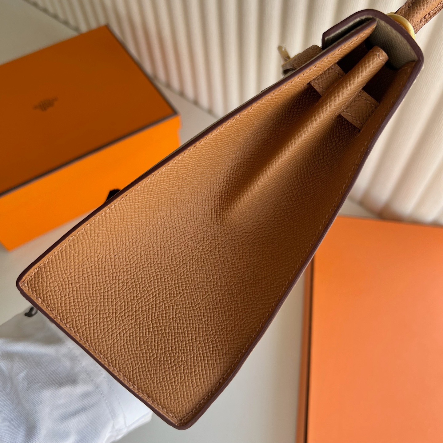 愛馬仕凱莉包細節圖 Hermes Kelly Sellier 25 Epsom Trench風衣灰/ Gold金棕色 磨砂金扣-Qatar Kuwait Hermes Birkin Kelly Lindy bag 愛馬仕凱莉包細節圖 Hermes Kelly Sellier 25 Epsom Trench風衣灰/ Gold金棕色 磨砂金扣