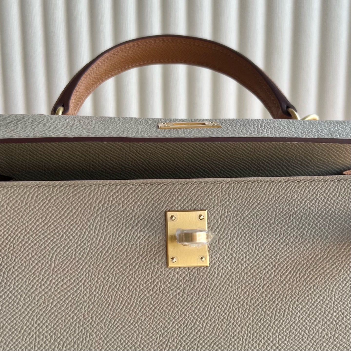愛馬仕凱莉包細節圖 Hermes Kelly Sellier 25 Epsom Trench風衣灰/ Gold金棕色 磨砂金扣-Qatar Kuwait Hermes Birkin Kelly Lindy bag 愛馬仕凱莉包細節圖 Hermes Kelly Sellier 25 Epsom Trench風衣灰/ Gold金棕色 磨砂金扣