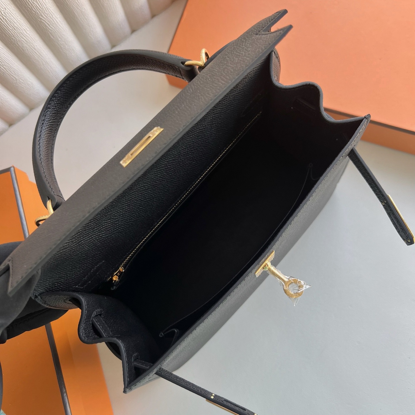愛馬仕凱莉包包圖片及泰國曼谷價格Hermes Kelly 25 Epsom Noir黑色 金色五金-Qatar Kuwait Hermes Birkin Kelly Lindy bag 愛馬仕凱莉包包圖片及泰國曼谷價格Hermes Kelly 25 Epsom Noir黑色 金色五金