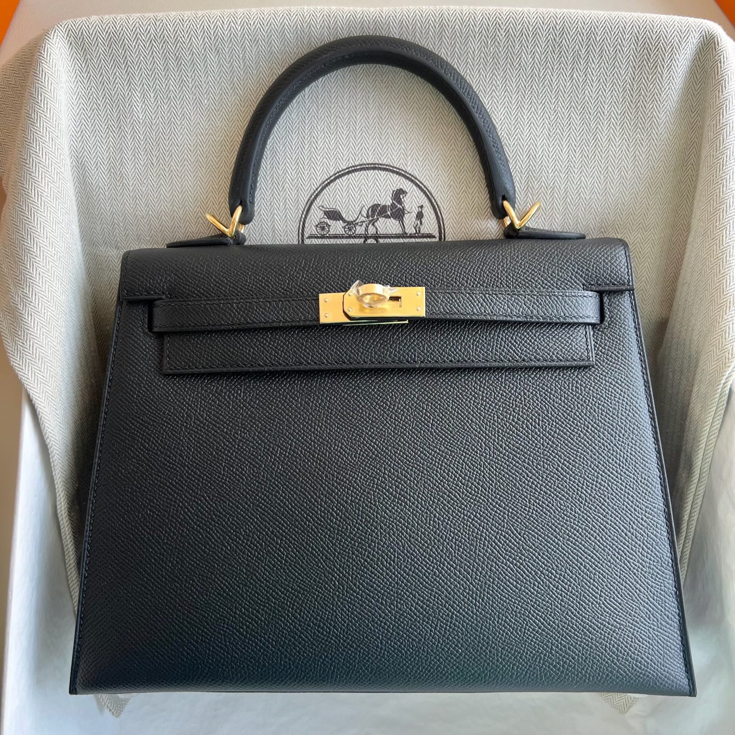 愛馬仕凱莉包包圖片及泰國曼谷價格Hermes Kelly 25 Epsom Noir黑色 金色五金-Qatar Kuwait Hermes Birkin Kelly Lindy bag 愛馬仕凱莉包包圖片及泰國曼谷價格Hermes Kelly 25 Epsom Noir黑色 金色五金