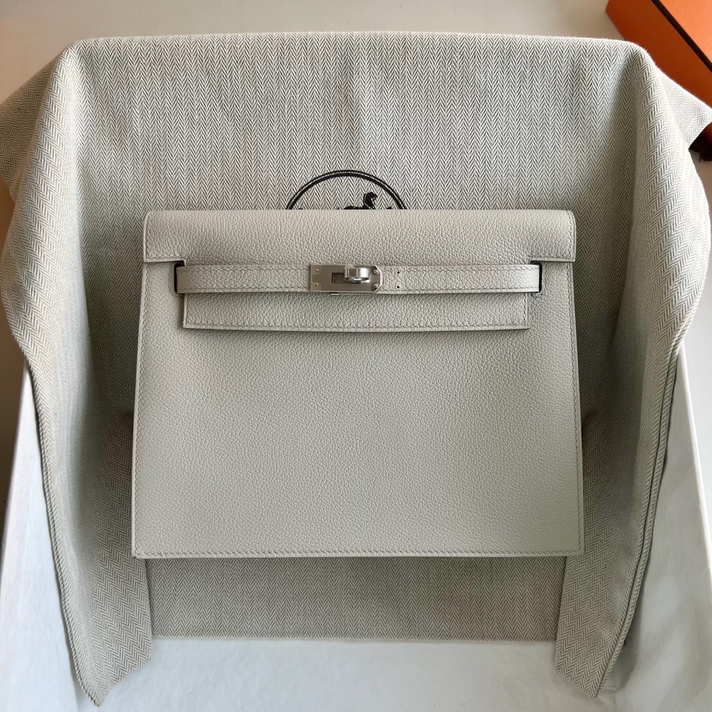 愛馬仕跳舞包2025年刻印 Hermes Kelly Danse Evercolor Beton冰川白/水泥灰銀色五金