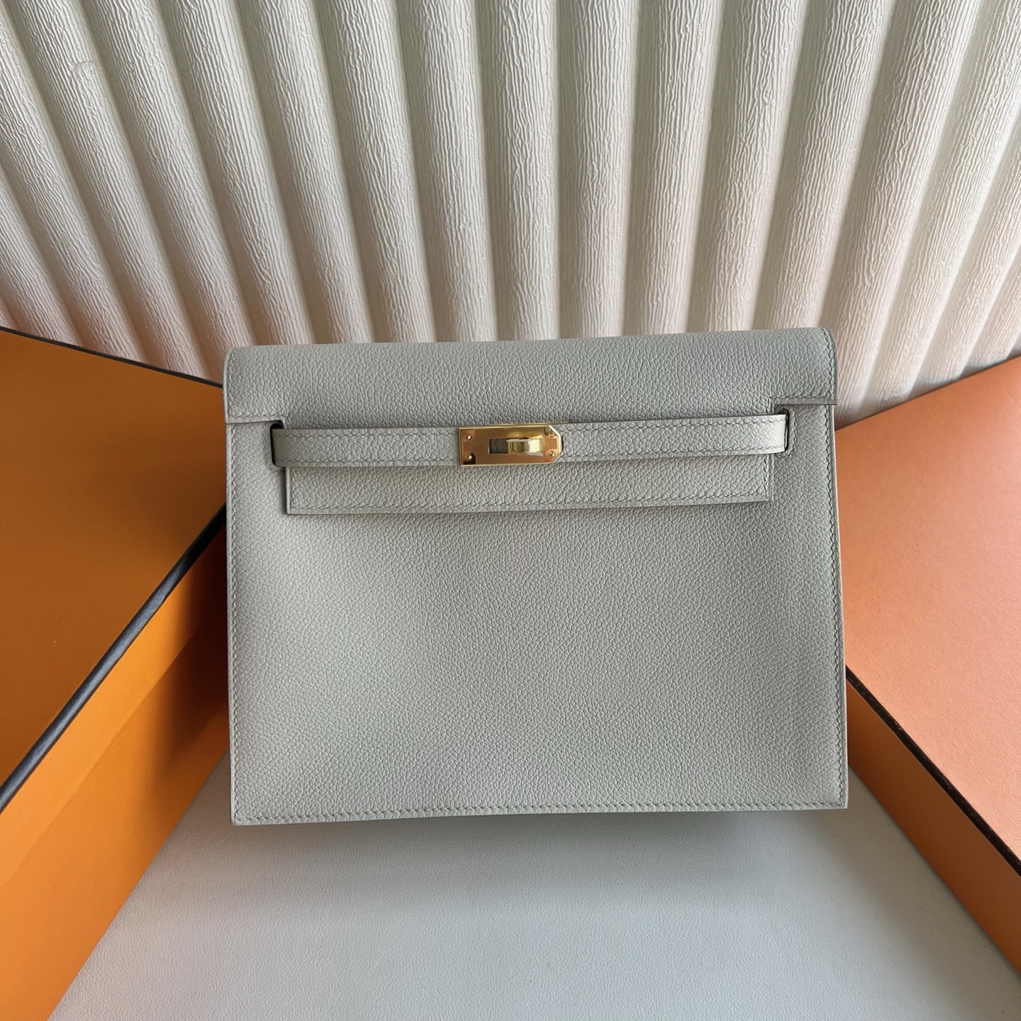 愛馬仕跳舞包2026年刻印 Hermes Kelly Danse Evercolor Beton冰川白/水泥灰金色五金