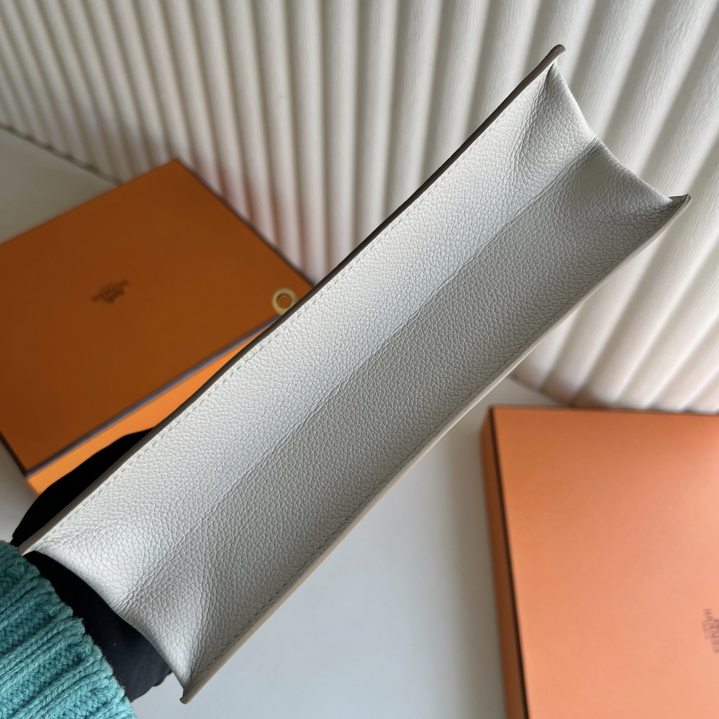 愛馬仕跳舞包2026年刻印 Hermes Kelly Danse Evercolor Beton冰川白/水泥灰金色五金