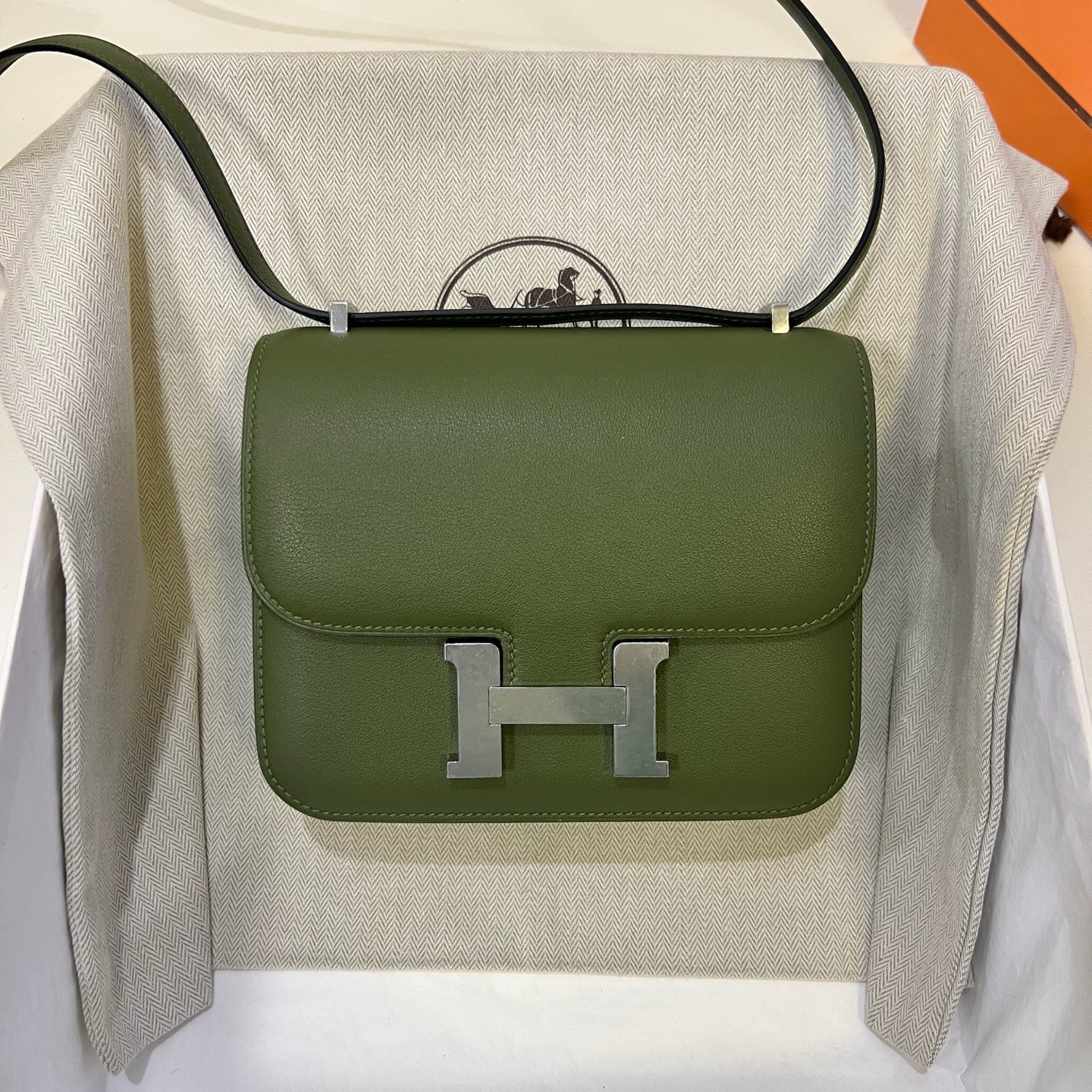 愛馬仕康康包18和19區別 Hermes Constance 18 Swift Canopée 叢林綠 銀色五金