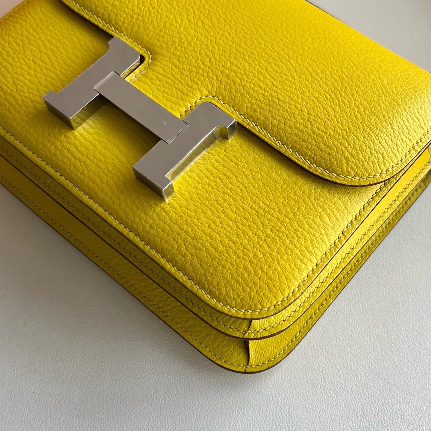 愛馬仕康康包18和19區別 Hermes Constance 18 山羊皮 Jaune De Naples 那不勒斯黃