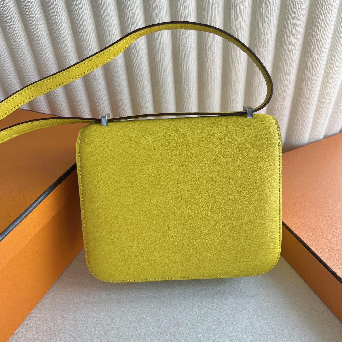 愛馬仕康康包18和19區別 Hermes Constance 18 山羊皮 Jaune De Naples 那不勒斯黃