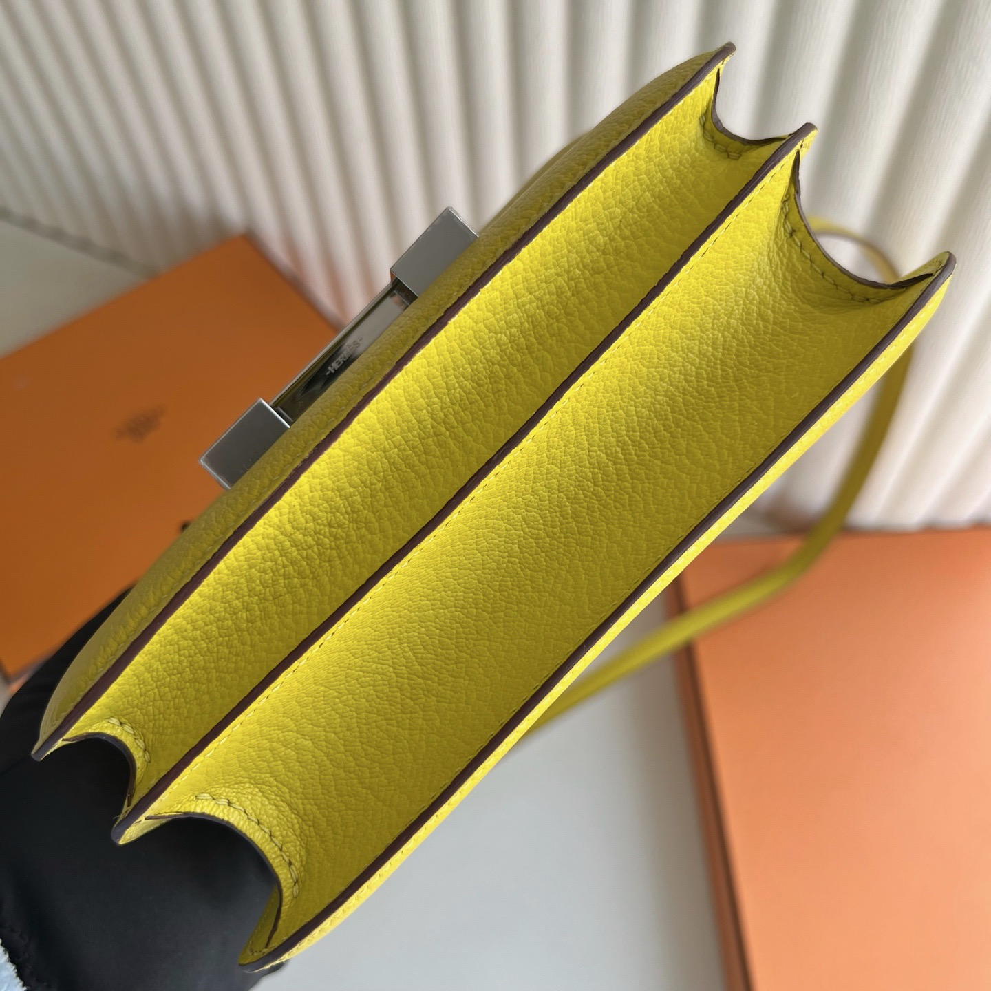 愛馬仕康康包18和19區別 Hermes Constance 18 山羊皮 Jaune De Naples 那不勒斯黃