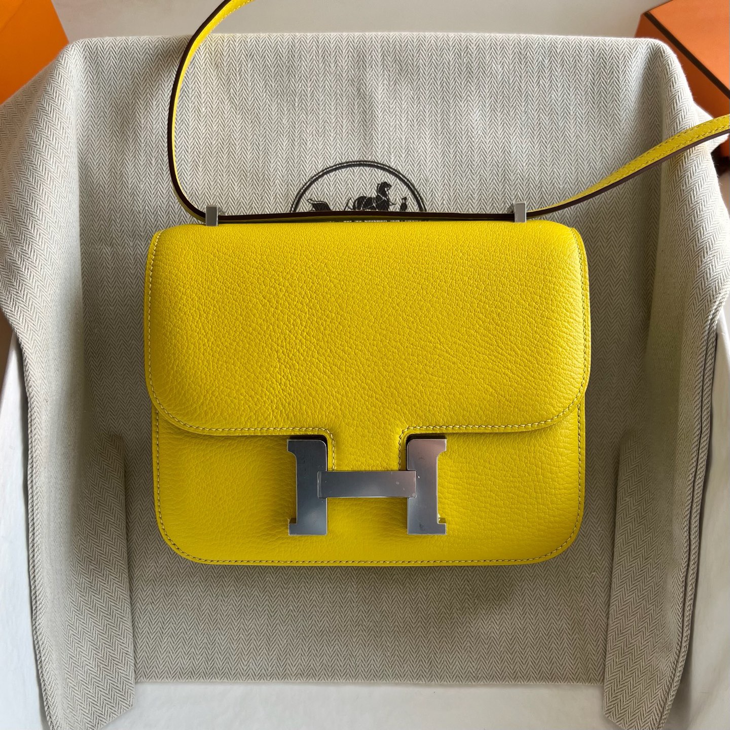 愛馬仕康康包18和19區別 Hermes Constance 18 山羊皮 Jaune De Naples 那不勒斯黃