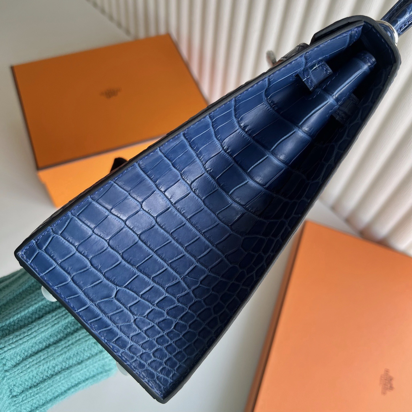 馬來西亞愛馬仕凱莉鱷魚皮多少錢 Hermes Kelly 25 Aizome特殊藍染倒V鱷魚 霧面“V”倒V灣鱷鱷魚皮