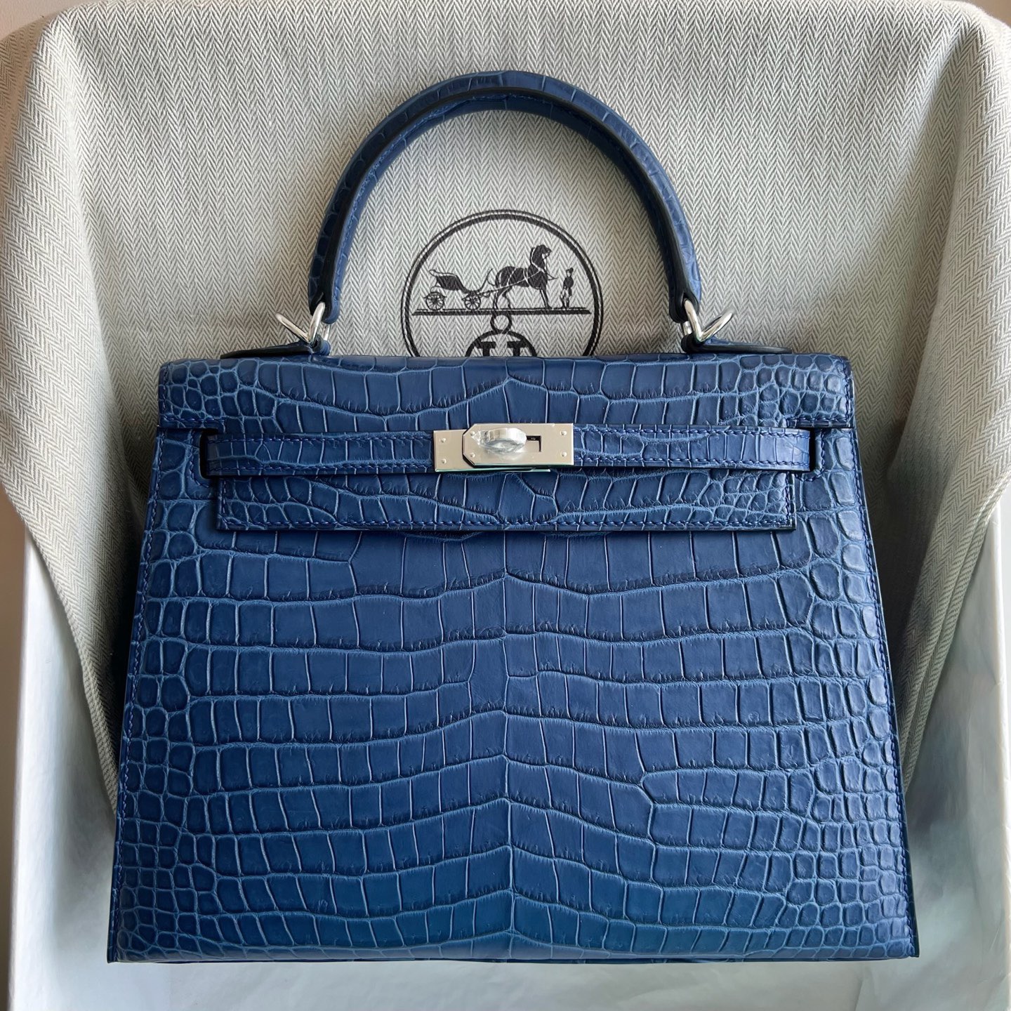 馬來西亞愛馬仕凱莉鱷魚皮多少錢 Hermes Kelly 25 Aizome特殊藍染倒V鱷魚 霧面“V”倒V灣鱷鱷魚皮