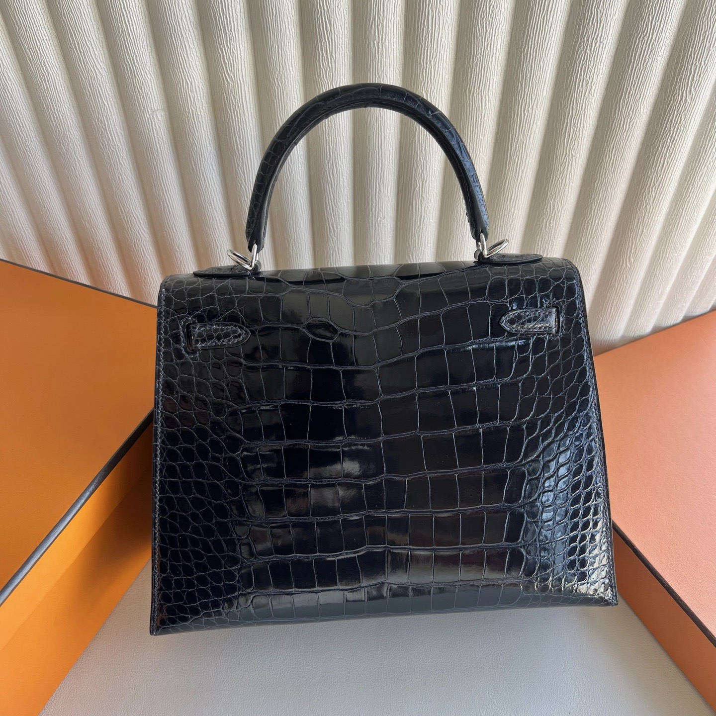 愛馬仕凱莉鱷魚價格香港多少錢 Hermes Kelly 25 Bleu Indigo深海藍 亮面“口“方塊美洲鱷魚皮