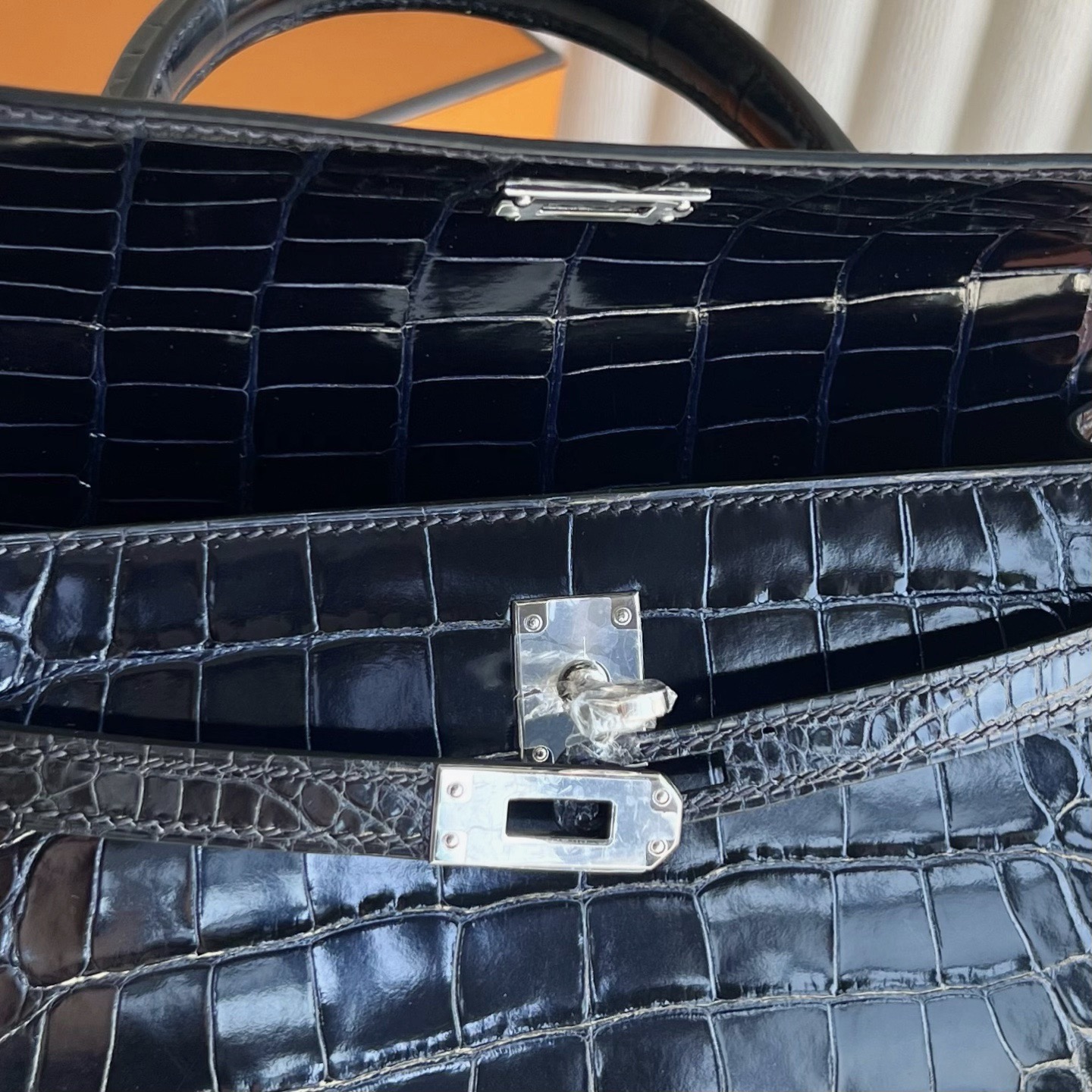 愛馬仕凱莉鱷魚價格香港多少錢 Hermes Kelly 25 Bleu Indigo深海藍 亮面“口“方塊美洲鱷魚皮