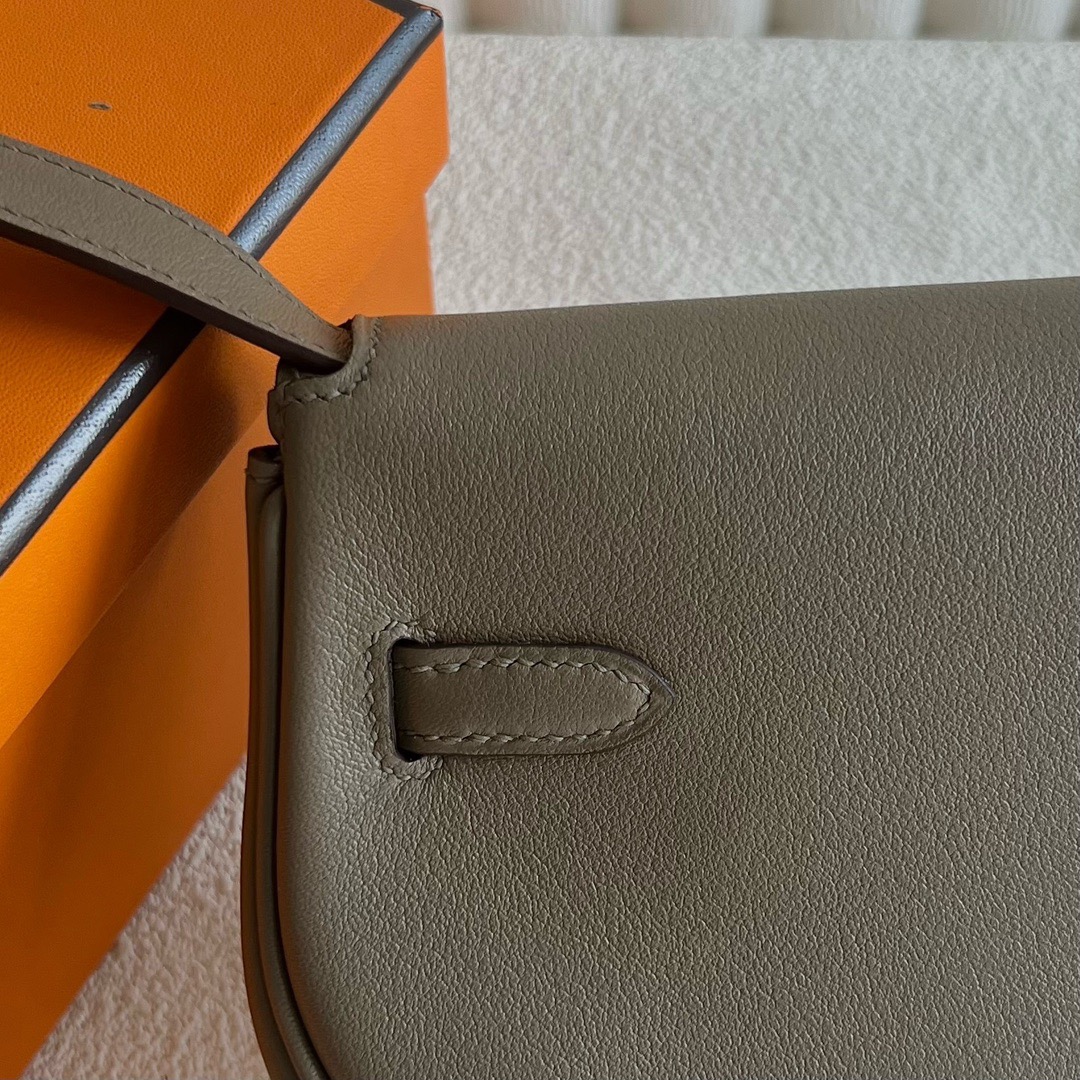 香港愛馬仕女包價格與圖片最新款 Hermes Kelly Moove Swift CK18 Etoupe 大象灰 銀色五金