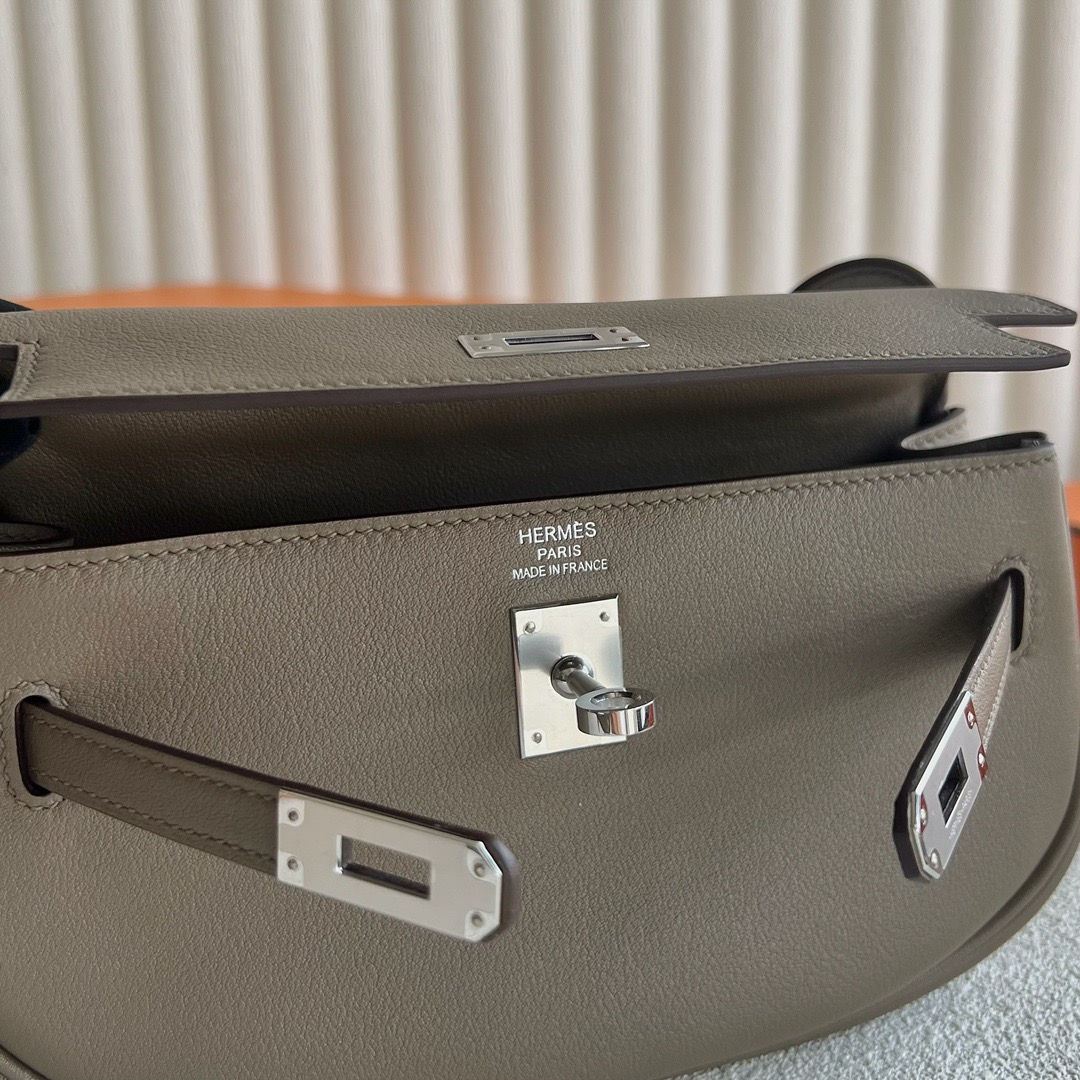 香港愛馬仕女包價格與圖片最新款 Hermes Kelly Moove Swift CK18 Etoupe 大象灰 銀色五金