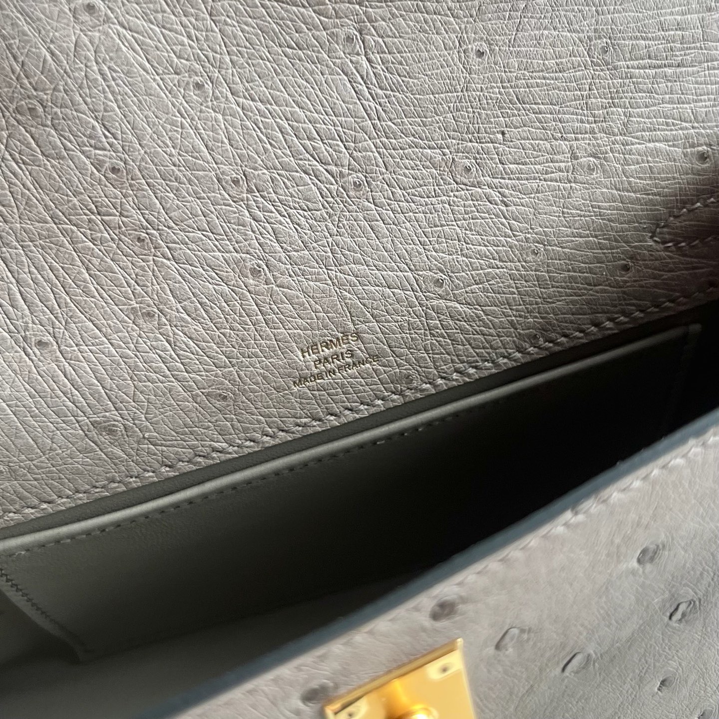 愛馬仕迷你凱莉一代細節圖 Hermes Kelly Pochette 鴕鳥皮 Gris Tourterelle 斑鳩灰