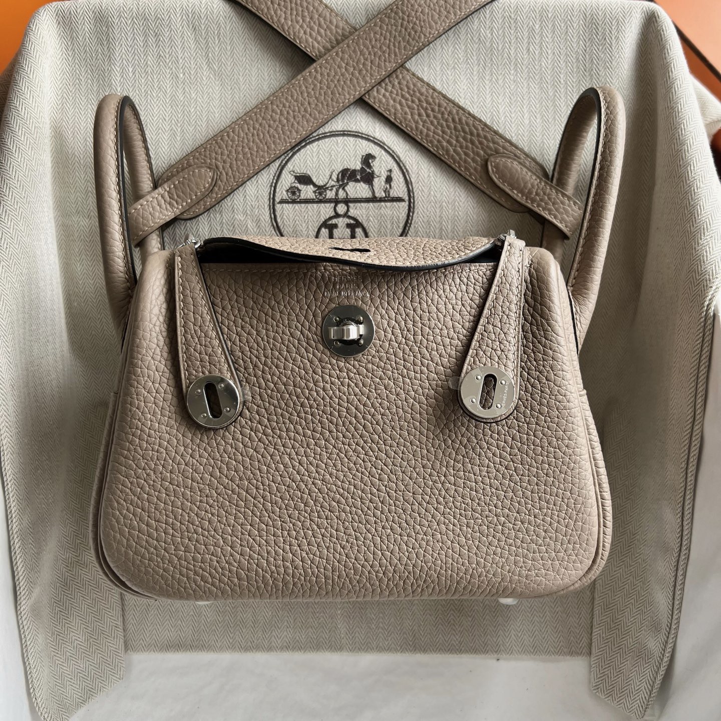 臺灣愛馬仕lindy迷你包包多少錢 Hermes Mini Lindy Clemence Gris Tourterelle 斑鳩灰銀色五金