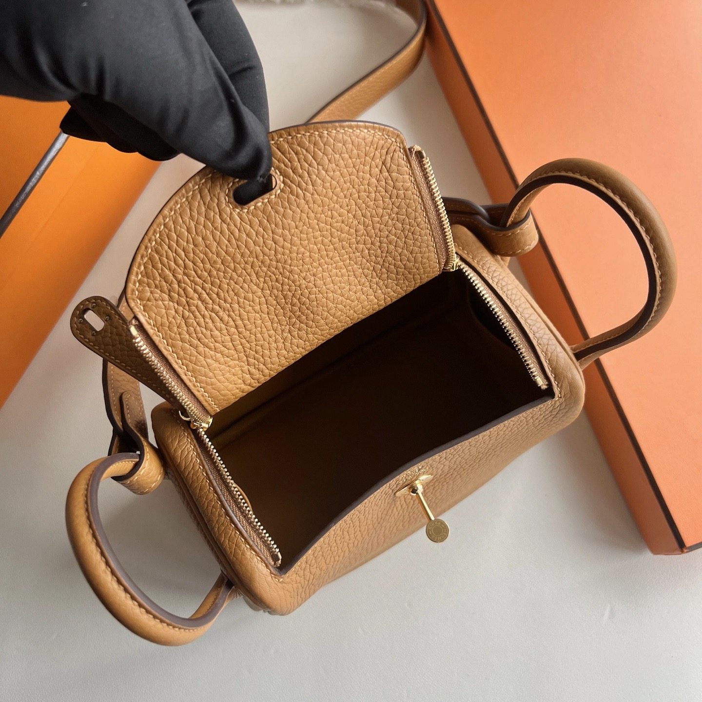 愛馬仕迷你lindy價格Hermes Mini Lindy Clemence 2S Srsame芝麻色金色五金