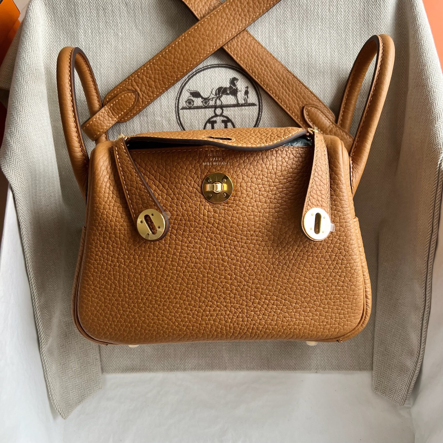 愛馬仕迷你lindy價格Hermes Mini Lindy Clemence 2S Srsame芝麻色金色五金