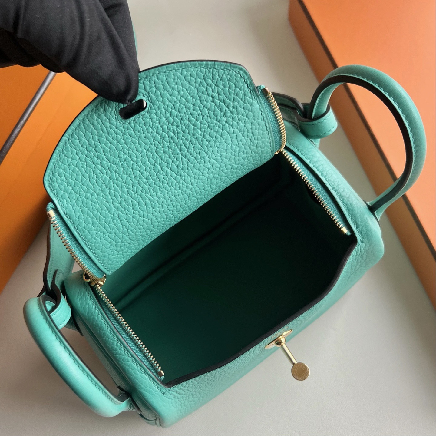 臺灣愛馬仕迷你琳迪包價格 Hermes Mini Lindy Clemence Vert Verone維羅納綠 金色五金-Qatar Kuwait Hermes Birkin Kelly Lindy bag 臺灣愛馬仕迷你琳迪包價格 Hermes Mini Lindy Clemence Vert Verone維羅納綠 金色五金