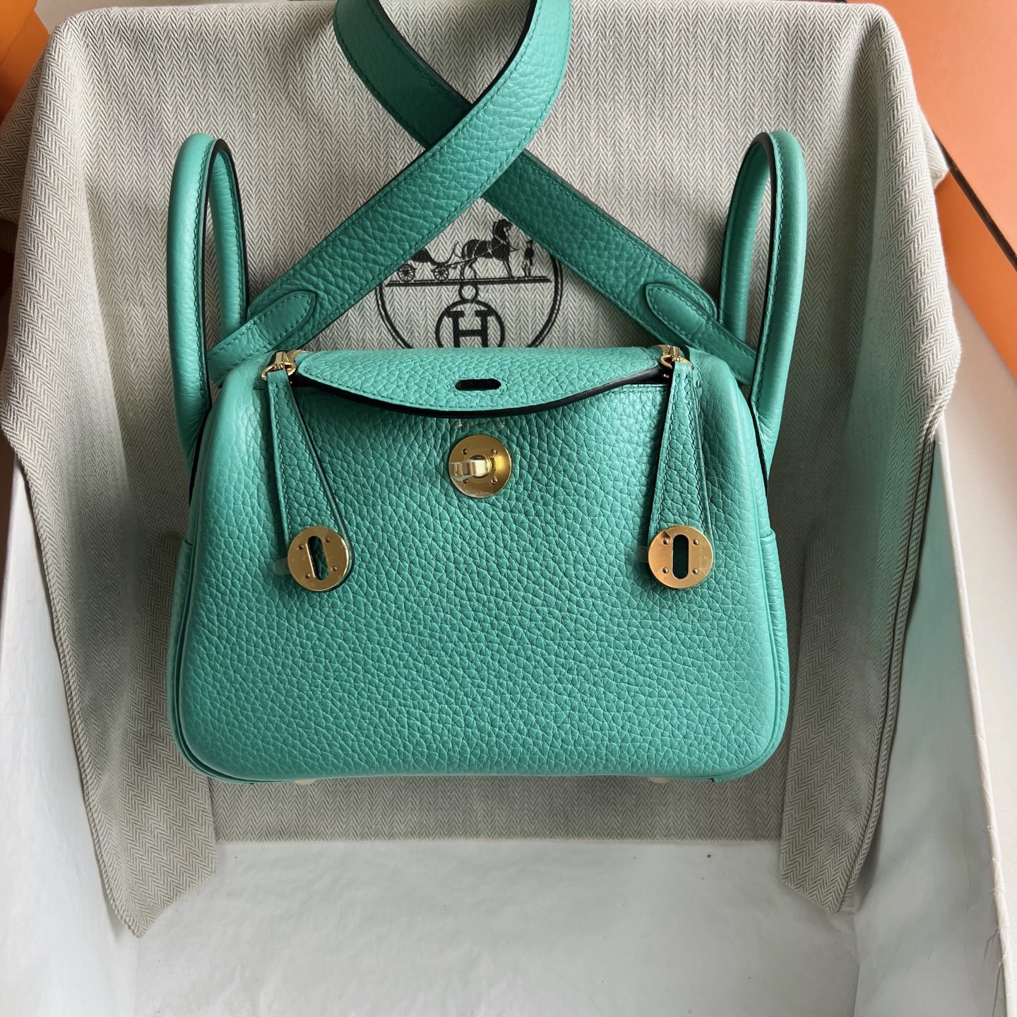 臺灣愛馬仕迷你琳迪包價格 Hermes Mini Lindy Clemence Vert Verone維羅納綠 金色五金-Qatar Kuwait Hermes Birkin Kelly Lindy bag 臺灣愛馬仕迷你琳迪包價格 Hermes Mini Lindy Clemence Vert Verone維羅納綠 金色五金