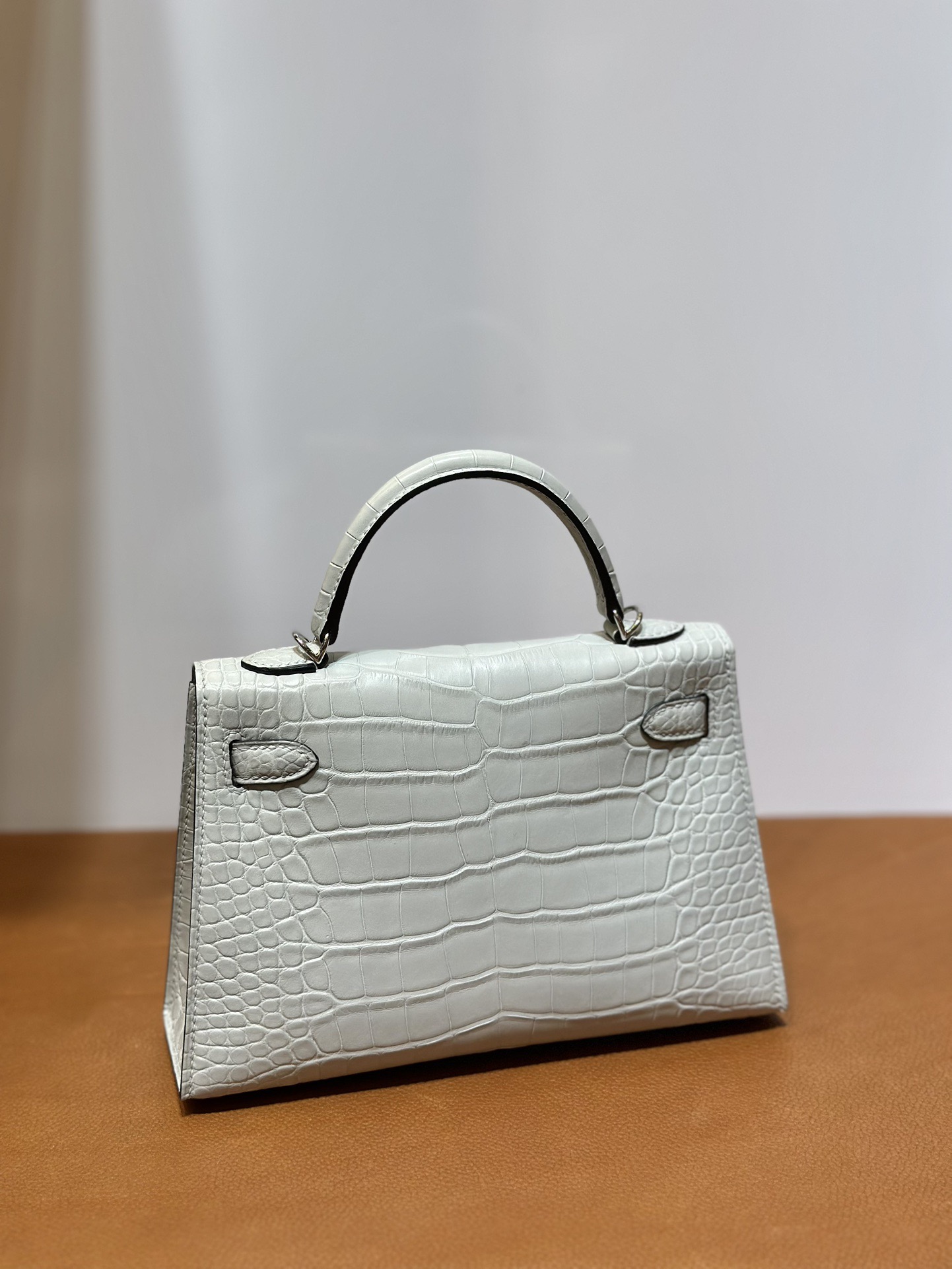 愛馬仕迷你凱莉二代尺寸大小 Hermes Kelly Mini Sellier 霧面“口“方塊美洲鱷魚皮 Gris Neve冰晶灰