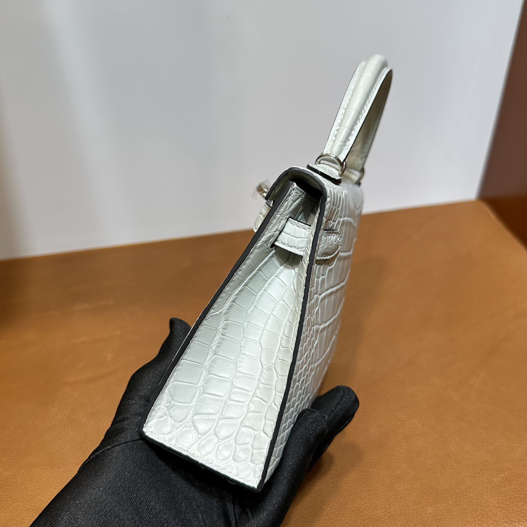 愛馬仕迷你凱莉二代尺寸大小 Hermes Kelly Mini Sellier 霧面“口“方塊美洲鱷魚皮 Gris Neve冰晶灰