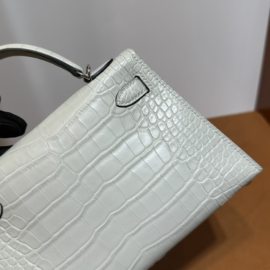 愛馬仕迷你凱莉二代尺寸大小 Hermes Kelly Mini Sellier 霧面“口“方塊美洲鱷魚皮 Gris Neve冰晶灰