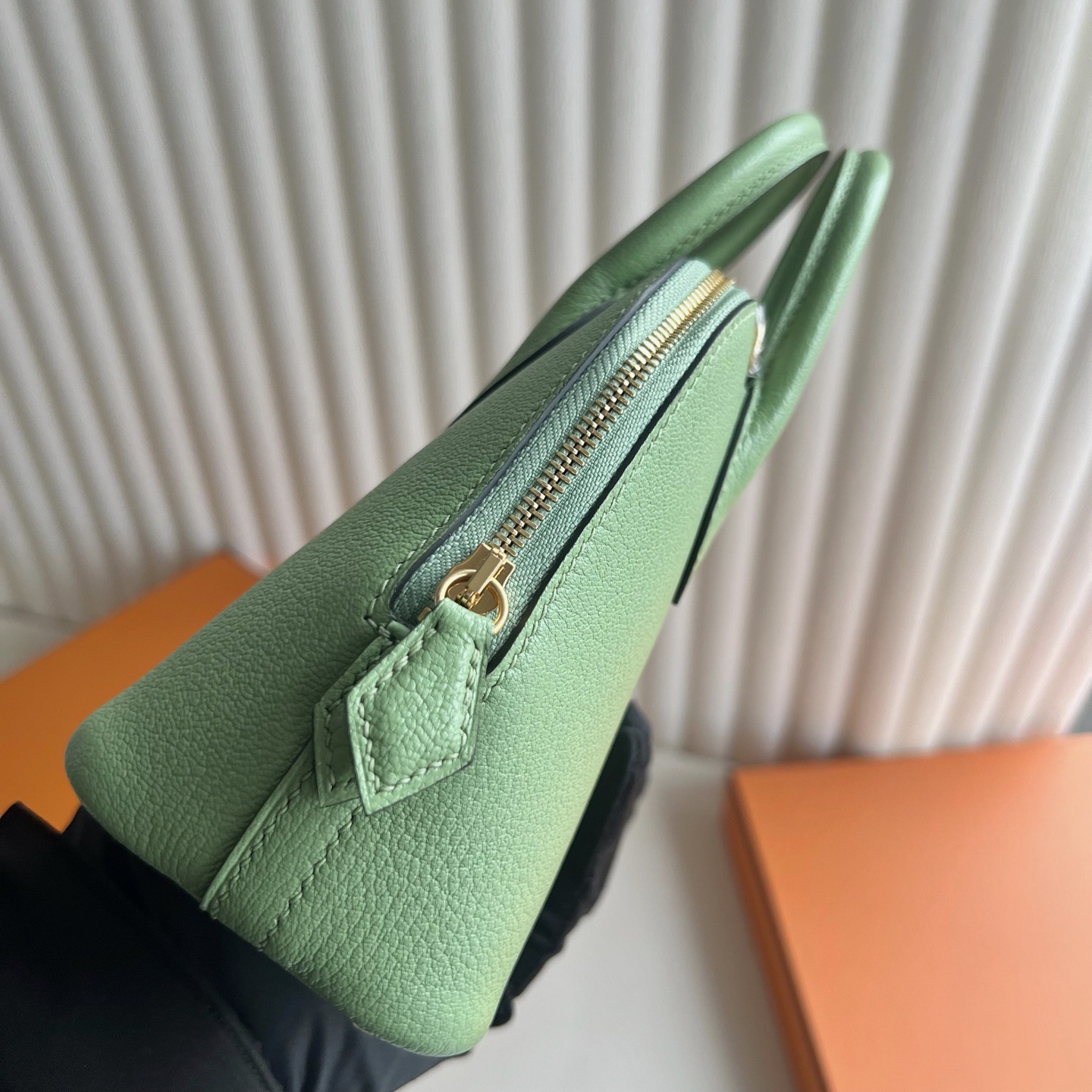愛馬仕保齡球包mini工匠號 Hermes Mini Bolide Chever Vert Criquet牛油果綠 蚱蜢綠